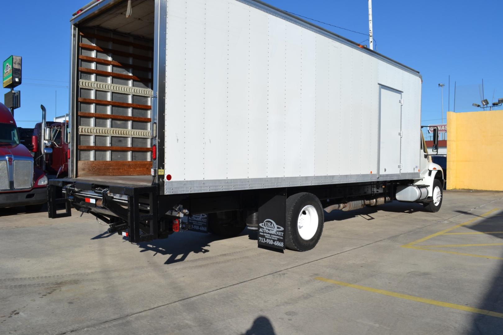 2015 WHITE /GRAY INTERNATIONAL 4300 with an CUMMINS ISB 6.7L 220HP engine, ALLISON 2100HS AUTOMATIC transmission, located at 9172 North Fwy, Houston, TX, 77037, (713) 910-6868, 29.887470, -95.411903 - Photo#4